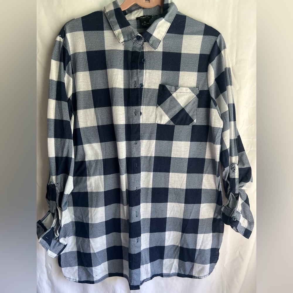 Rue21 Black and White Casual Button Down Shirt